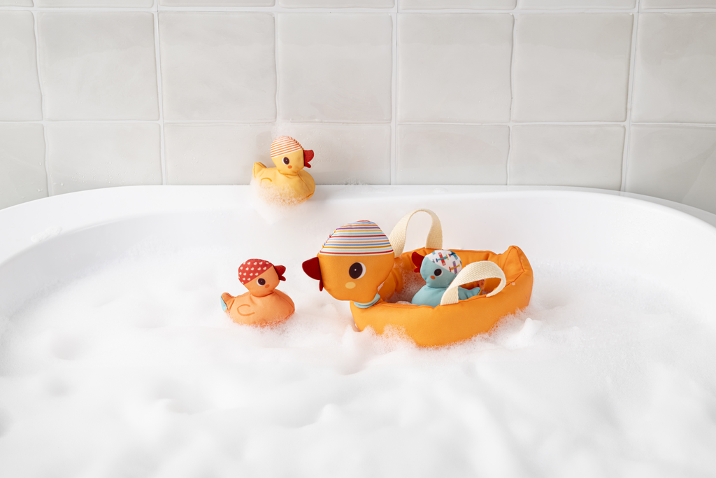MAMA ENTE UND IHRE MAGNETISCHEN ENTCHEN